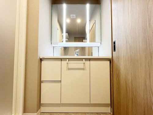 鳴尾小松住宅B棟の独立洗面台
