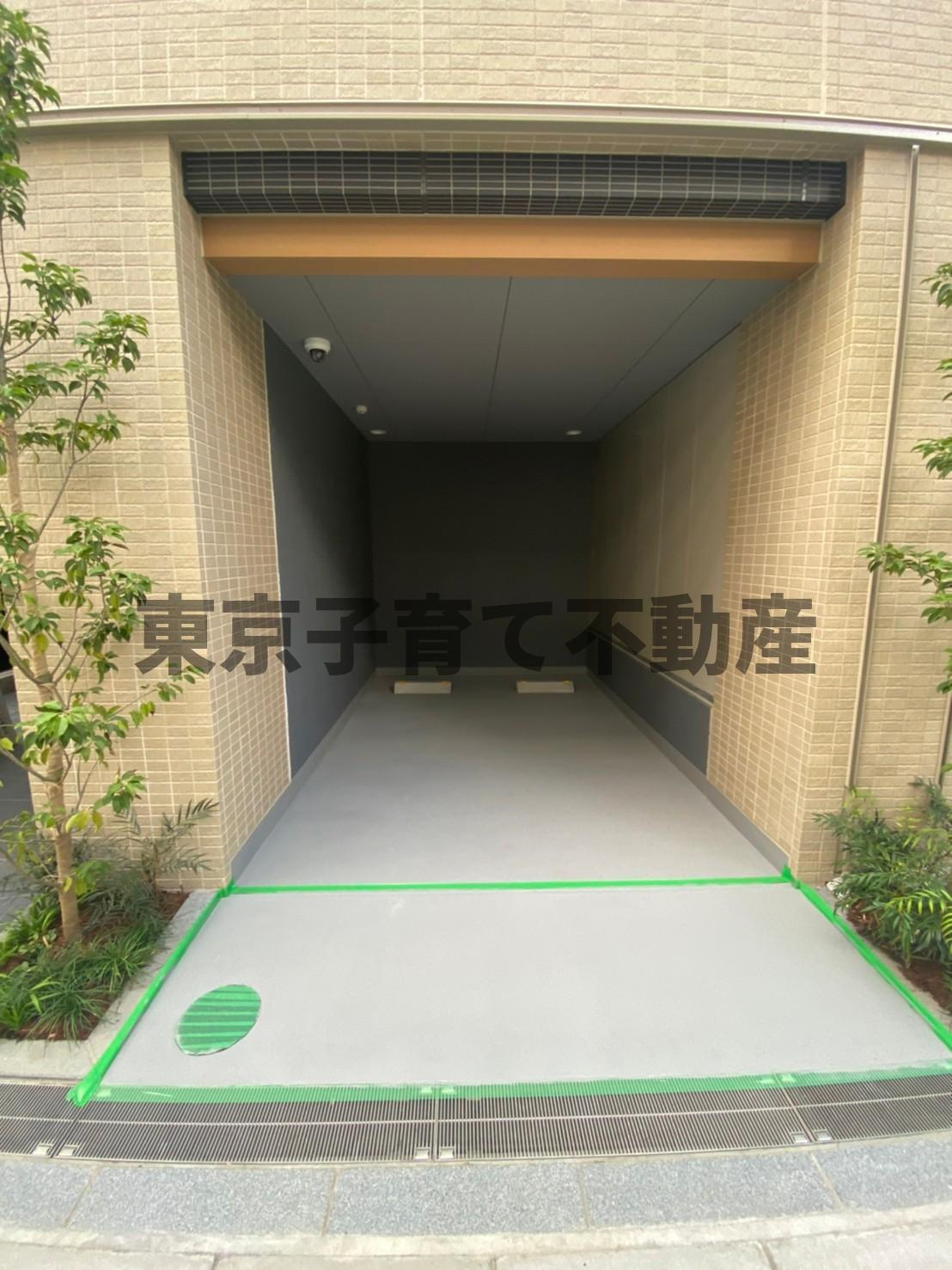 コノート茗荷谷の駐車場