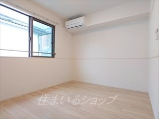 メゾン　スピカの寝室|寝室にもエアコンあり