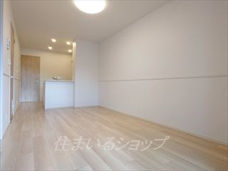 メゾン　スピカの居間・リビング|人気の対面キッチン