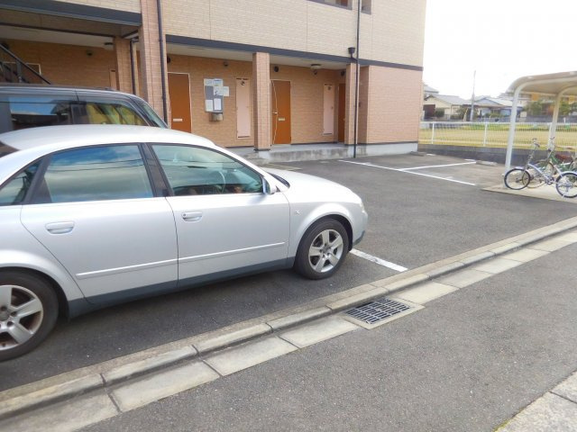 ベル・プレアリー高槻Ⅲ番館の駐車場