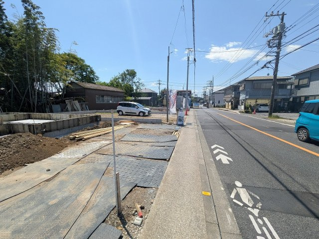 八王子市　四谷町　新築一戸建て　２期の前面道路含む現地写真|～南西8.1ｍ公道に面しています～