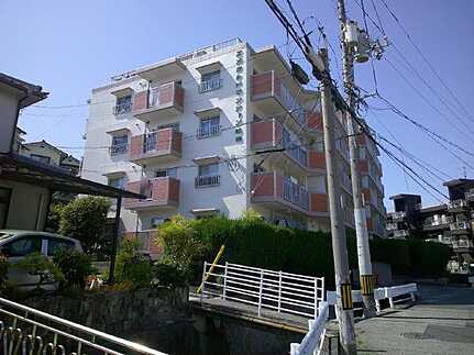 エメラルドマンション船越の外観