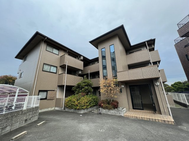 シャルム岡本の外観