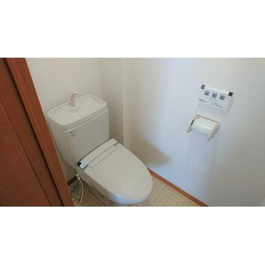熊本市中央区出水３丁目の賃貸マンションのトイレ