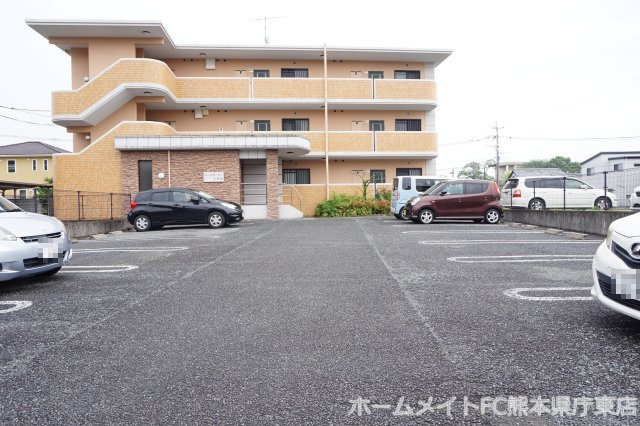熊本市中央区出水３丁目の賃貸マンションの駐車場