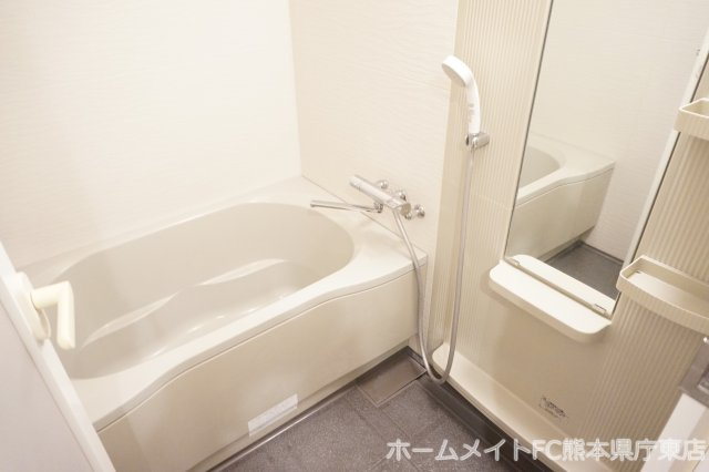 熊本市中央区出水３丁目の賃貸マンションの浴室