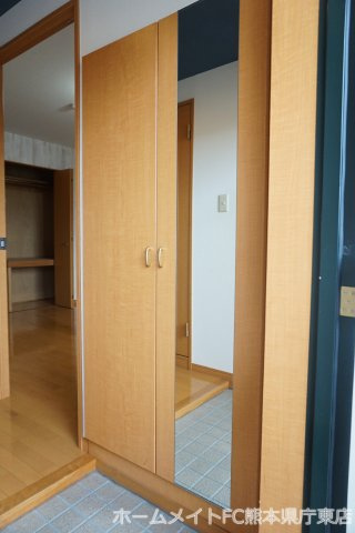 熊本市中央区出水３丁目の賃貸マンションの玄関