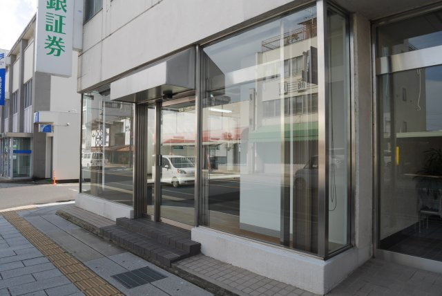 城南ビルのエントランス