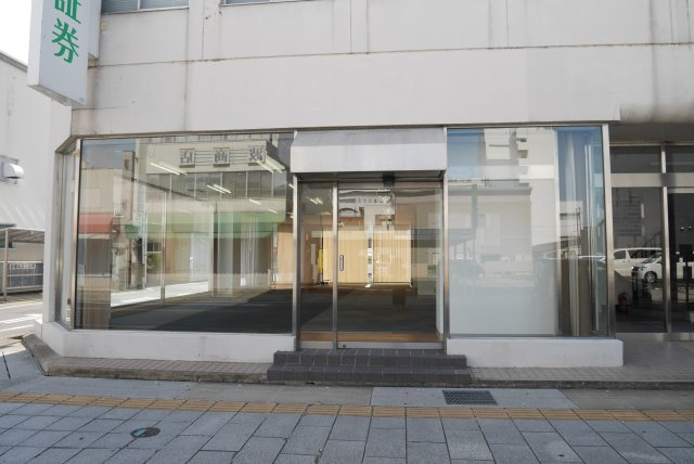 城南ビルのエントランス