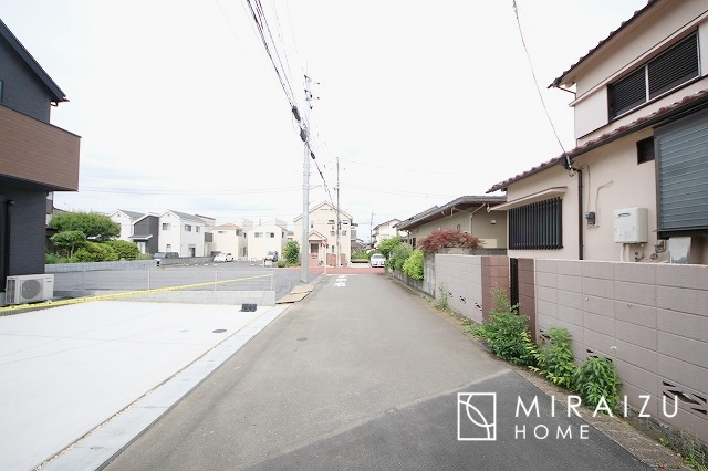 【前面道路含む現地写真】 | 前面道路☆運転が不安な方も安心な前面道路、きちんと幅員のある道路は女性にも安心です。整備されている道路は気持ちも良いですね♪