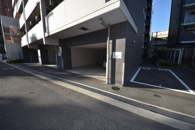 エステムコート難波サウスプレイスⅣパークグレイスの駐車場
