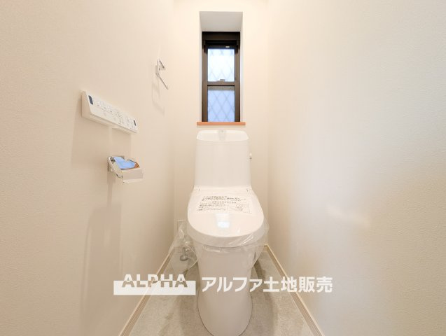 昭島市大神町４丁目の中古一戸建のトイレ|【Comfortable space】
◆お風呂とトイレが別◆
毎日のバスタイムも快適、ストレスフリーなプライベート空間。