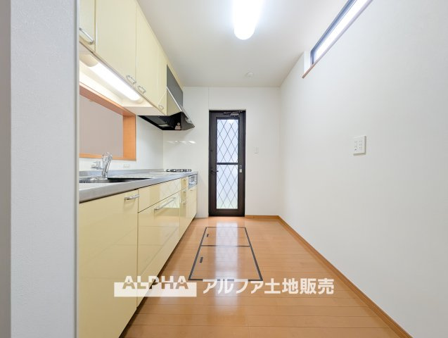 昭島市大神町４丁目の中古一戸建のキッチン|【Life without end】
◆心地よさを求めて◆終わりのない暮らしづくりはキッチンから始まる。食事は暮らしの中でとても重要。お洒落なキッチンを使用すれば空間の居心地良さが変わる。
