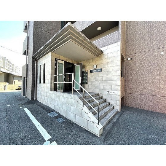 熊本市中央区千葉城町の賃貸マンションのエントランス