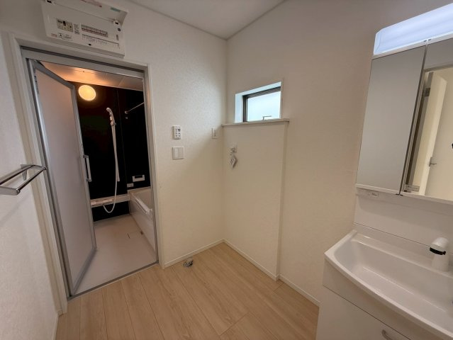 クレイドルガーデン糸満市座波 第３・１号棟の玄関|洗面脱衣所から浴室への動線