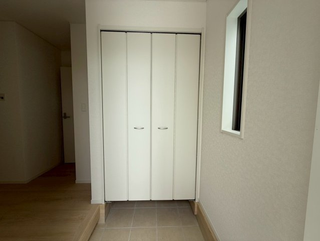 クレイドルガーデン糸満市座波 第３・１号棟の収納|可動式棚で靴の量や高さに合わせて自由に調整可能◎使い勝手も良く、見た目もスッキリ◎
