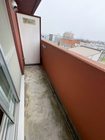 富士マンション浪花　503号室のバルコニー