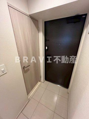 K-COURT谷町四丁目　BRAVI不動産の玄関|【K-COURT谷町四丁目】収納もある玄関です