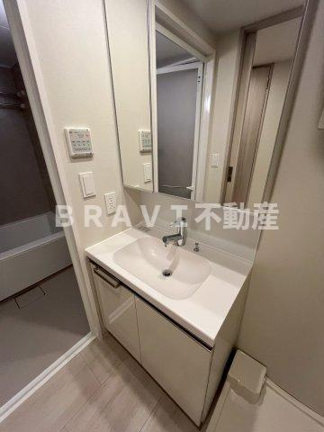 K-COURT谷町四丁目　BRAVI不動産の独立洗面台|【K-COURT谷町四丁目】朝の身支度には欠かせない独立洗面化粧台