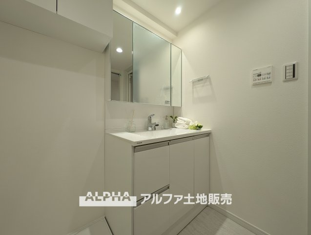 東大和グリーンタウンのランドリースペース|【Laundry space】
◆ランドリースペース◆広々した空間で雨の日でも十分に洗濯物を乾かすことが出来ます。バスルームには浴室換気乾燥機も付いているので重宝しますね。