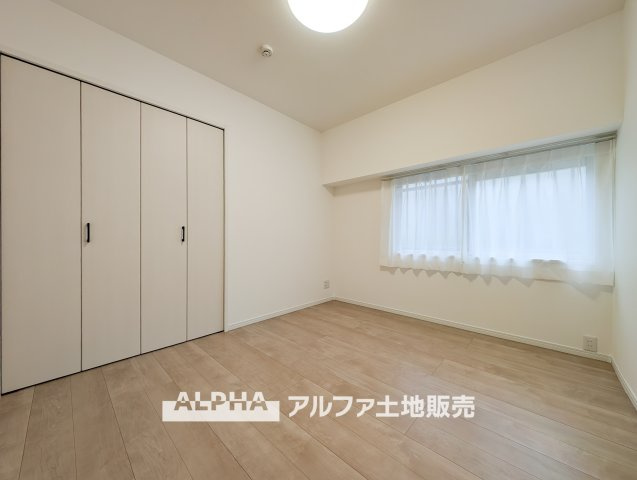 東大和グリーンタウンの洋室|【comfort room】
◆落ち着きのある室内◆寝室としても子ども部屋としても使いやすく、暮らしの変化にも対応できる空間。日々の時間を穏やかに過ごせます。