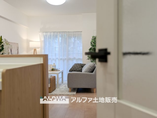 東大和グリーンタウンの居間・リビング|【light a living】
◆明るいリビング◆にペイントして君との時間を有意義に過ごしたい。ここでの暮らしは僕たちにとって宝物になる。