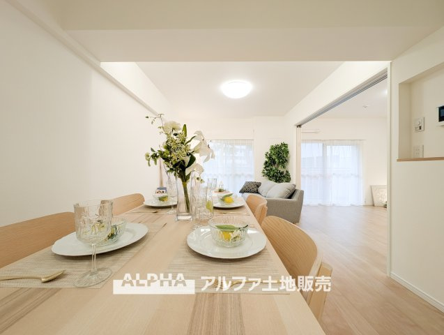 東大和グリーンタウンの居間・リビング|【A home found by chance】
◆偶然見つけた物件で◆思わぬ空間を手に入れたい。愛を育み、人と出会い、新たな命に恵まれる。そんな未来を創造してぬくもりのある住空間を君と共有したい。