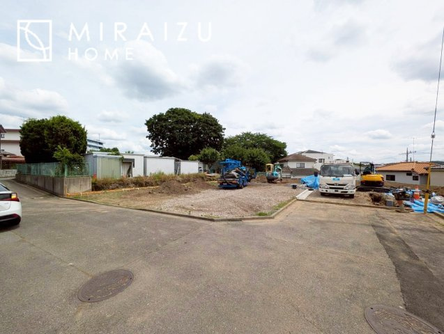【前面道路含む現地写真】 | どういった間取りにしよう。どの部屋をどう使おう、インテリアはどうしよう、想像するだけでわくわくしちゃいますね。マイホーム計画が楽しみですね☆