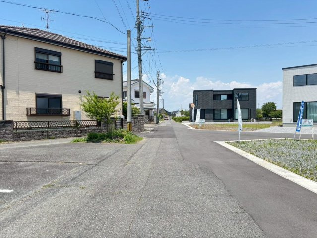 新築戸建　羽島市竹鼻町　全２区画分譲の前面道路含む現地写真|「現地（2026年6月12日）撮影」　
■前面道路　
■ヤマダ不動産　株式会社リライフ