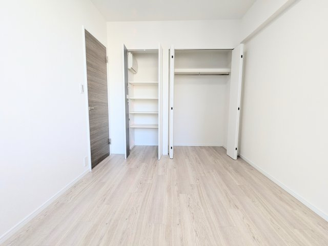 サンクタス森下の寝室|～収納が二か所ある主寝室写真～