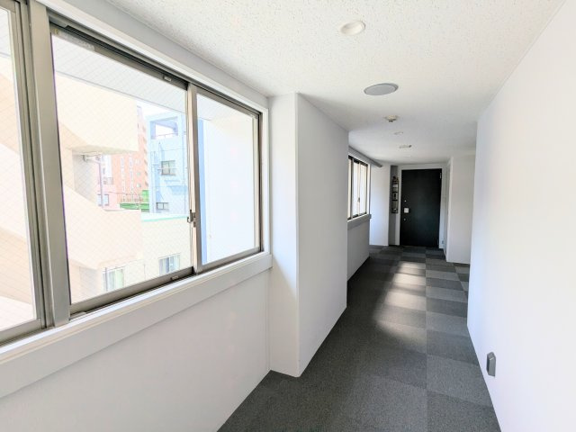 サンクタス森下のその他共用部分|～プライバシー性や防犯性が高く、天候に左右されない快適な居住空間を実現する内廊下です～