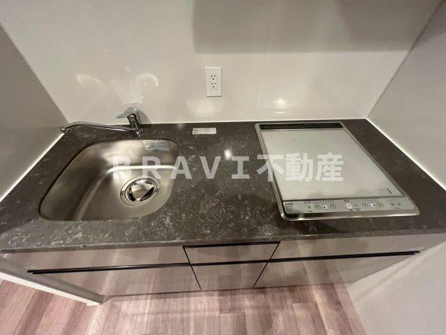 K-COURT谷町四丁目　BRAVI不動産のキッチン|【K-COURT谷町四丁目】コンパクトなキッチンで掃除もラクラク