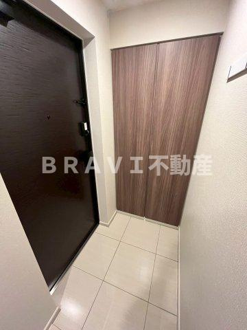 K-COURT谷町四丁目　BRAVI不動産の玄関|【K-COURT谷町四丁目】収納もある玄関です