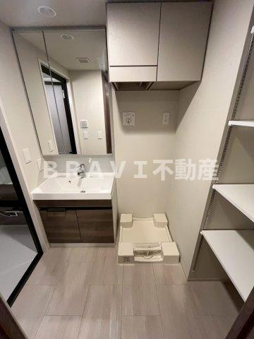 K-COURT谷町四丁目　BRAVI不動産の洗面所|【K-COURT谷町四丁目】ゆったりとスペースのある洗面所