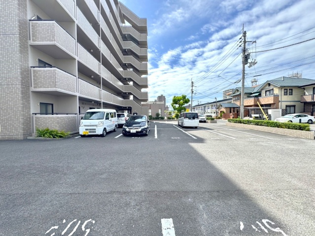プラージュ司の駐車場