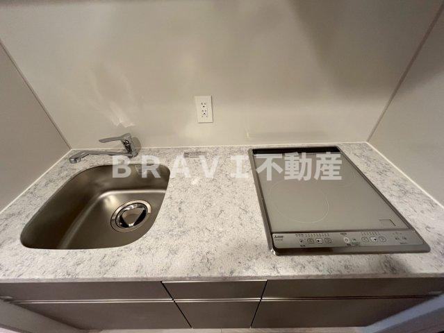 K-COURT谷町四丁目　BRAVI不動産のキッチン|【K-COURT谷町四丁目】コンパクトなキッチンで掃除もラクラク