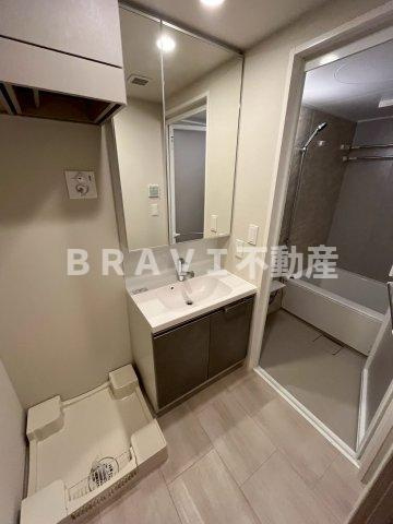 K-COURT谷町四丁目　BRAVI不動産の洗面所|【K-COURT谷町四丁目】ゆったりとスペースのある洗面所