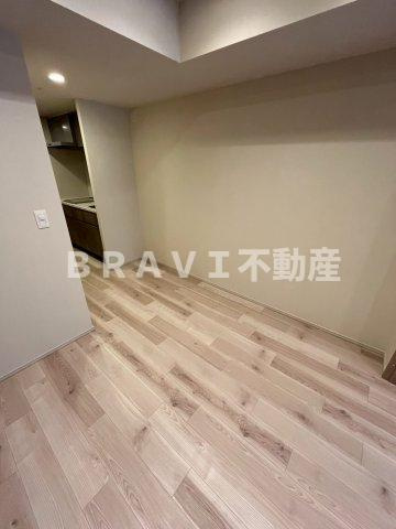 K-COURT谷町四丁目　BRAVI不動産の居間・リビング|【K-COURT谷町四丁目】こちらの居間で趣味の時間をお楽しみください