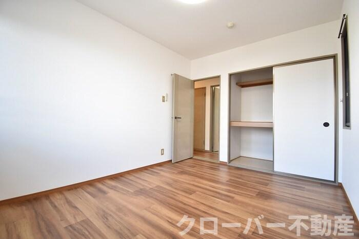 シャトレー西本の内装|北洋室６帖