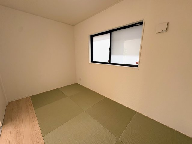 クレイドルガーデン糸満市座波 第３・２号棟の和室|生活に和の趣をもたらす畳の部屋５帖・押し入れ収納付き