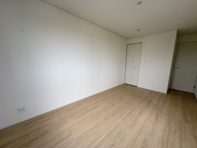 クレイドルガーデン糸満市座波 第３・２号棟の洋室|２階主寝室８帖＋WIC２帖