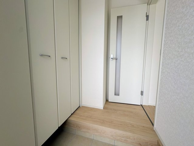 クレイドルガーデン糸満市座波 第３・２号棟の収納|玄関収納付き！可動式棚で靴の量や高さに合わせて自由に調整可能◎