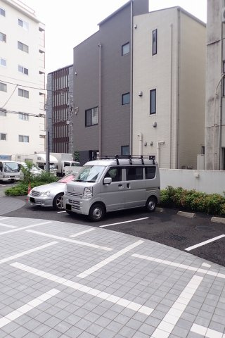 ミラージュエヴァンの駐車場