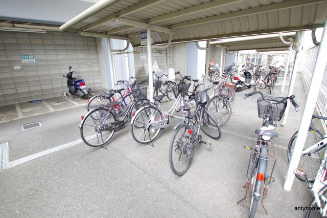 コンセール裕恵　仲介手数料無料の駐車場