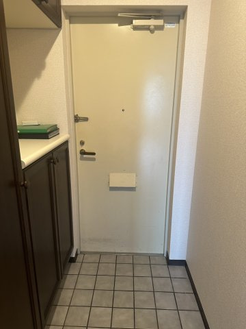 シティハイツ根津の玄関