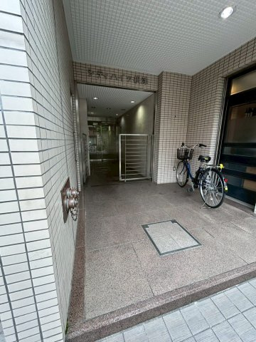 シティハイツ根津のエントランス