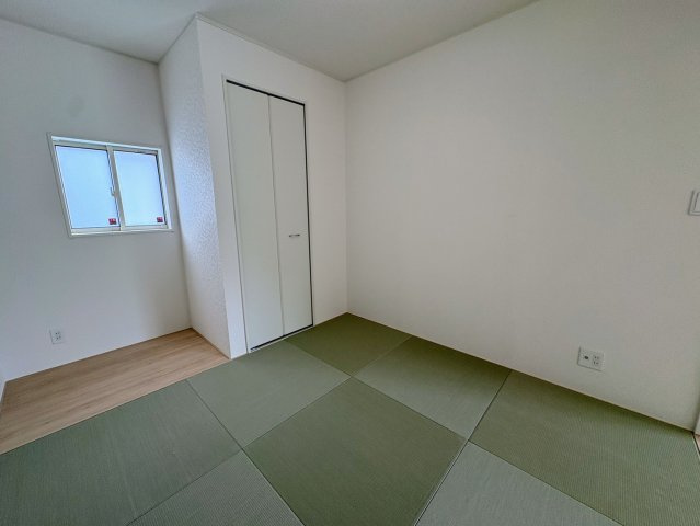 クレイドルガーデン糸満市座波 第３・４号棟の和室|生活に和の趣をもたらす畳の部屋5.2帖・押し入れ収納付き