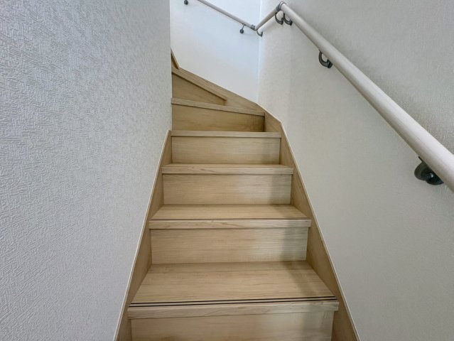 クレイドルガーデン糸満市座波 第３・４号棟の内装|手すり付き階段