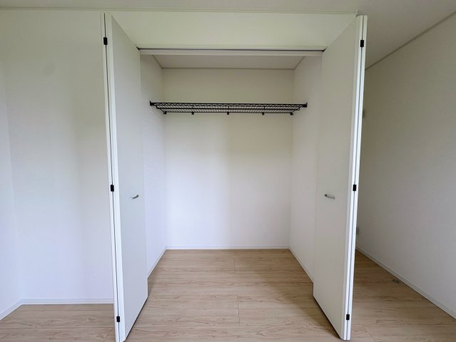 クレイドルガーデン糸満市座波 第３・４号棟の収納|２階洋室6.5帖には、便利なクローゼット収納を設置